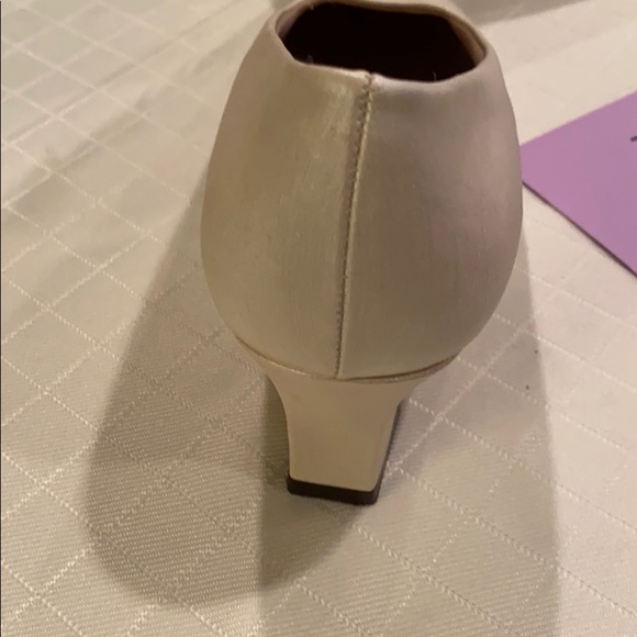 Short square heel - Picture 3 of 3